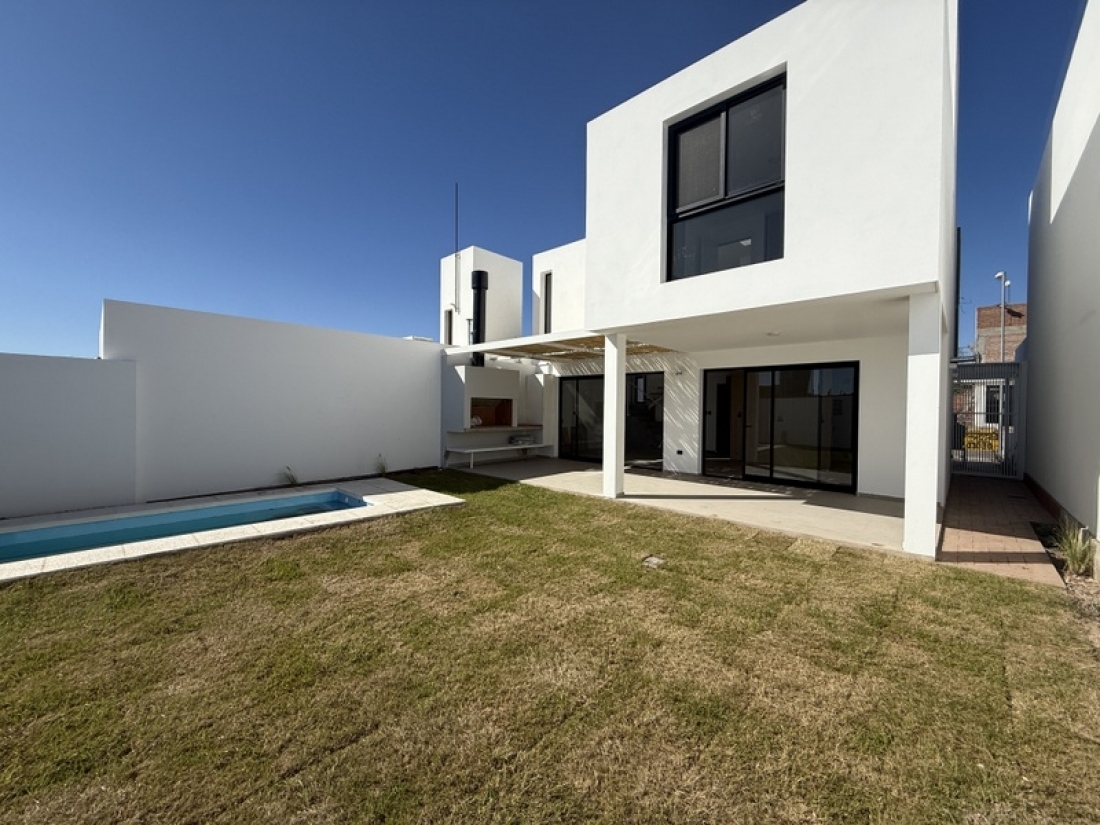 CASA EN VENTA EN DOCTA | 2 DORMITORIOS + PILETA | DISE�O Y CALIDAD