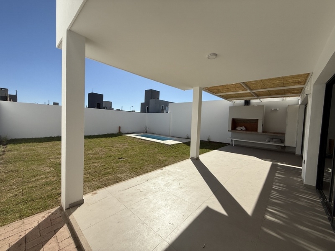 CASA EN VENTA EN DOCTA | 2 DORMITORIOS + PILETA | DISE�O Y CALIDAD
