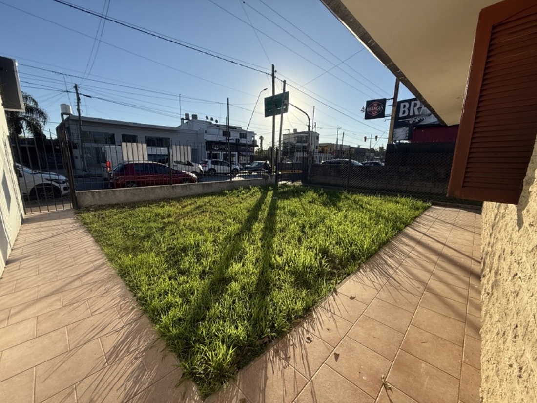 CASA EN VENTA 2 DORMITORIOS + LOCAL + GALP�N