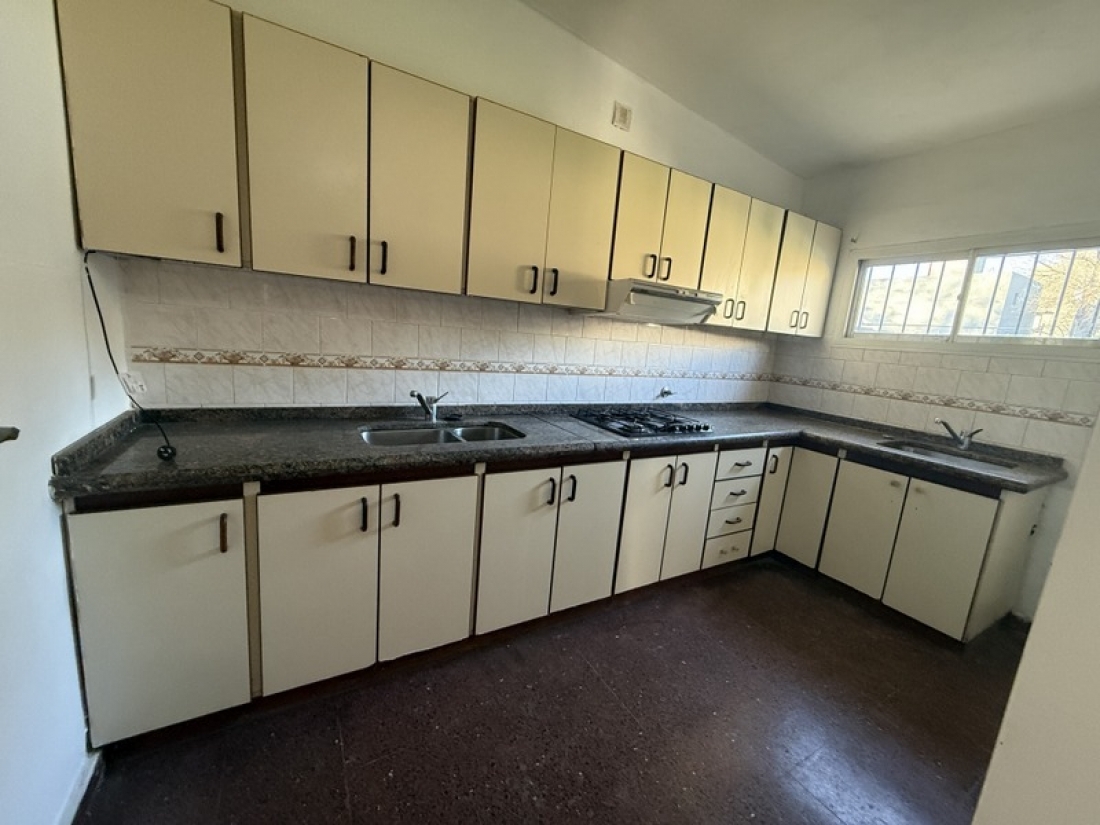 CASA EN VENTA 2 DORMITORIOS + LOCAL + GALP�N