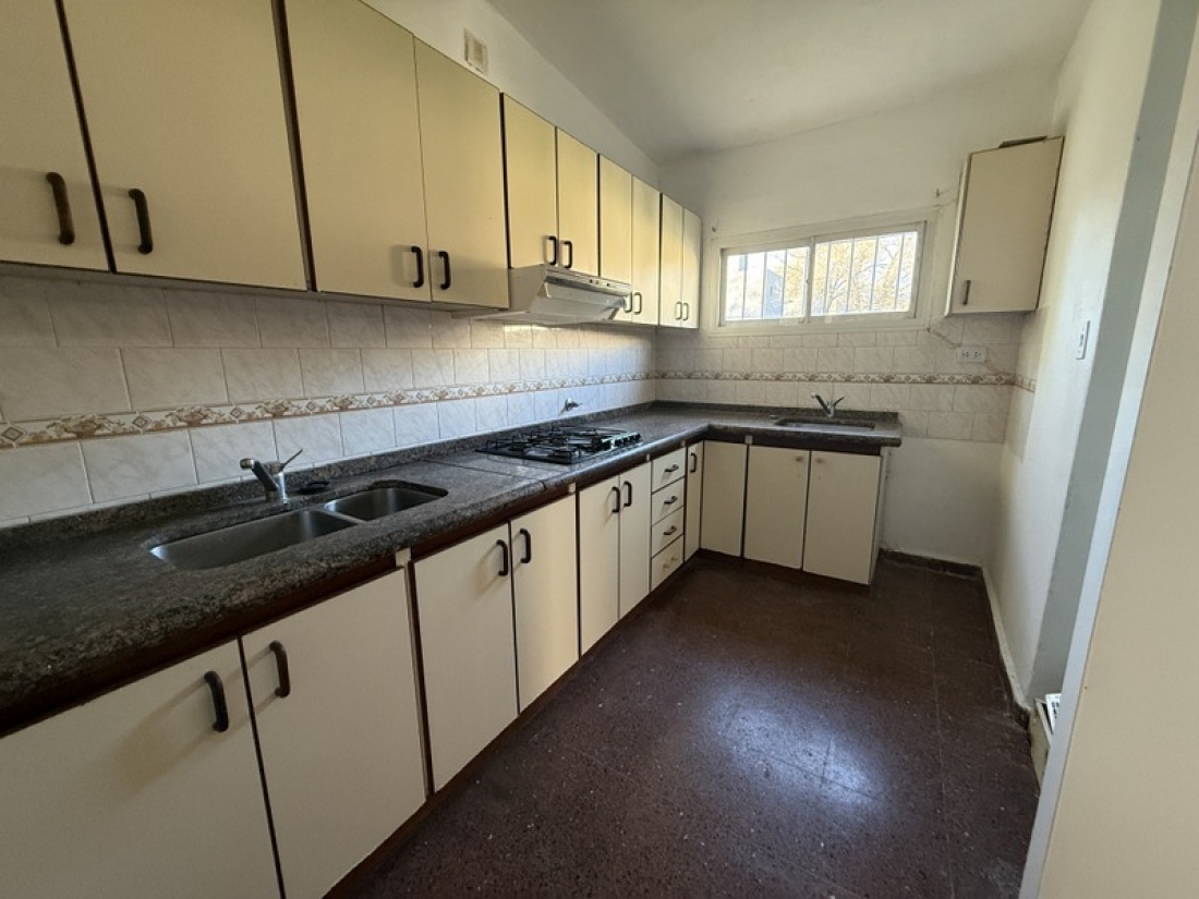 CASA EN VENTA 2 DORMITORIOS + LOCAL + GALP�N