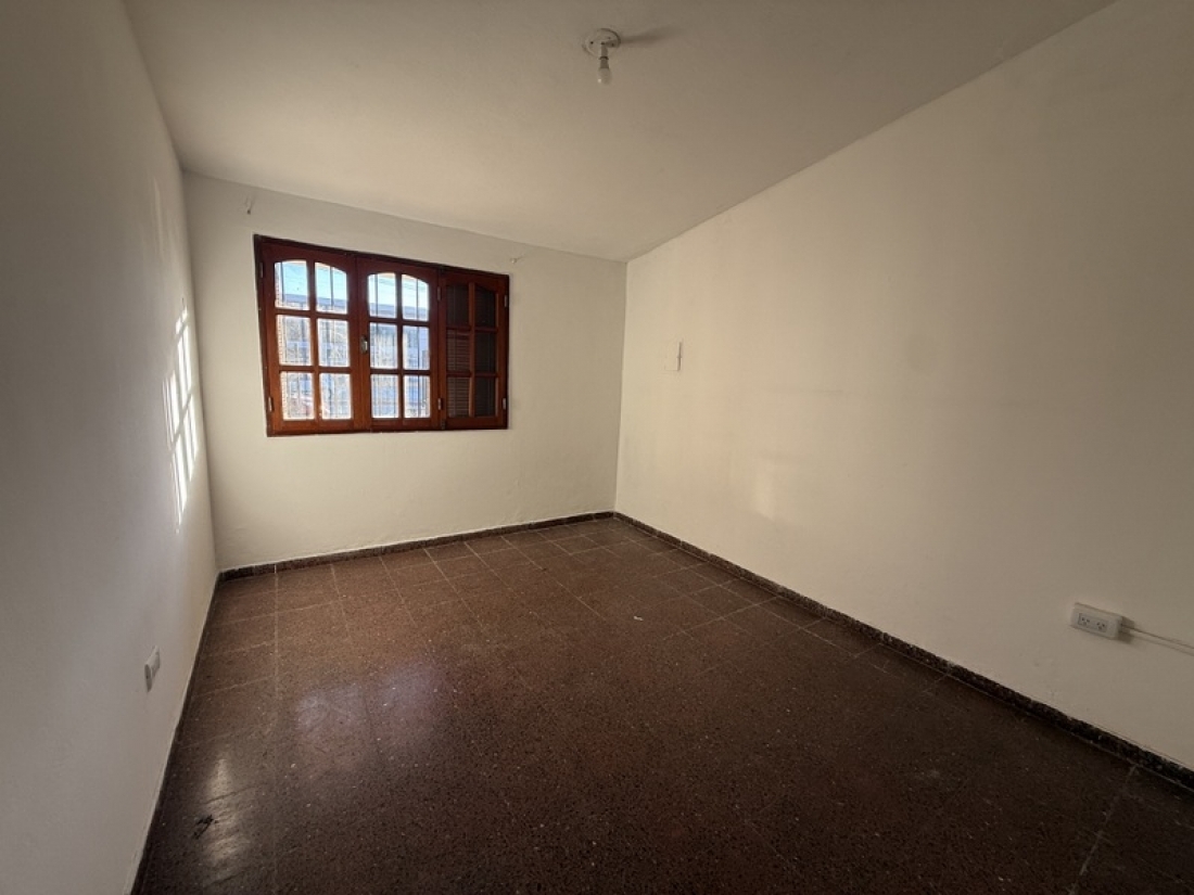 CASA EN VENTA 2 DORMITORIOS + LOCAL + GALP�N
