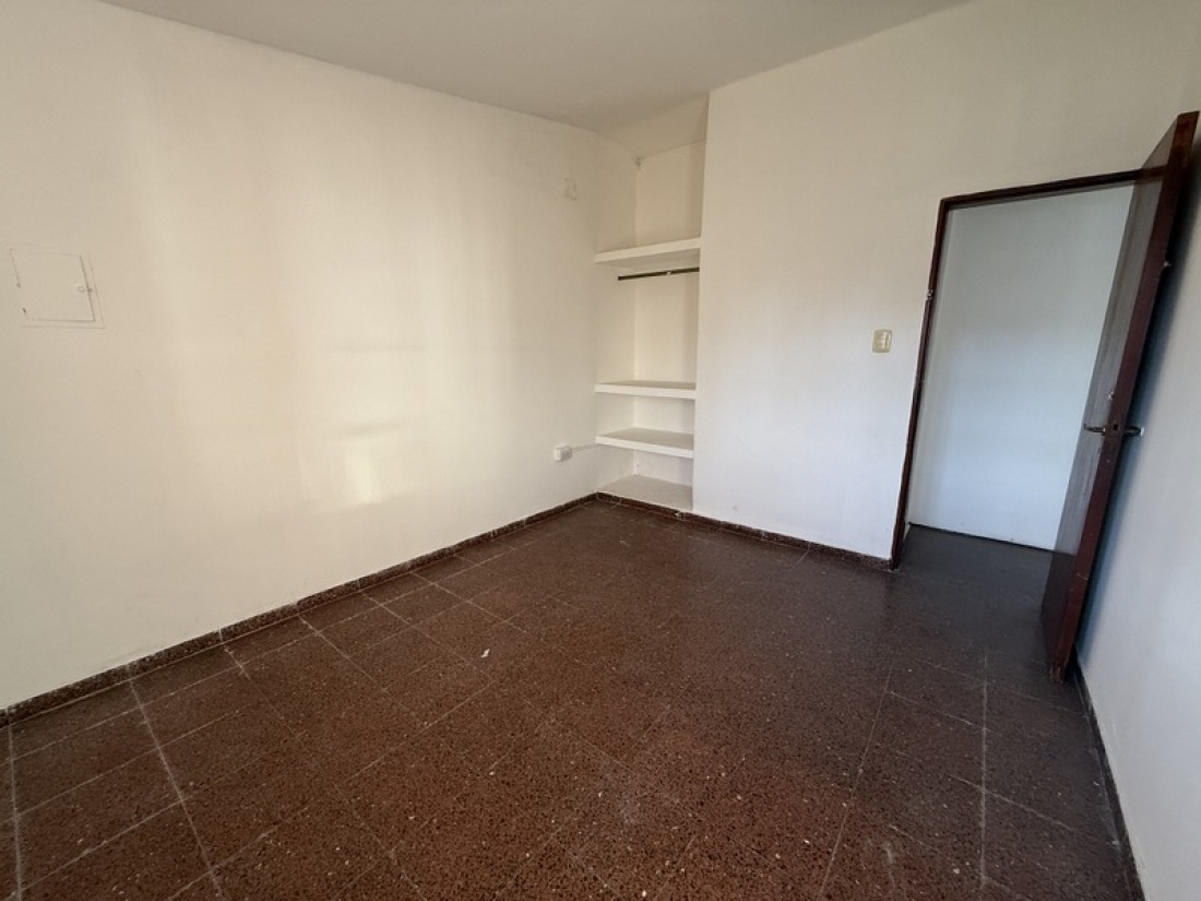 CASA EN VENTA 2 DORMITORIOS + LOCAL + GALP�N
