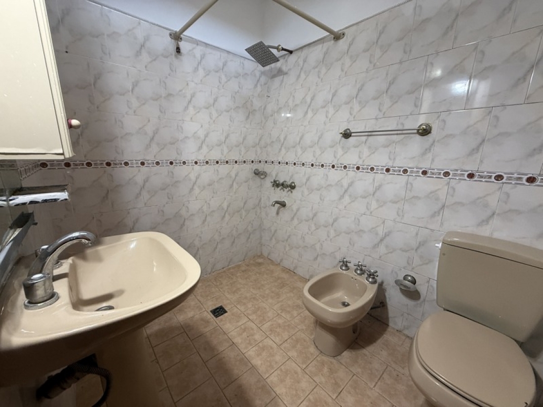 CASA EN VENTA 2 DORMITORIOS + LOCAL + GALP�N
