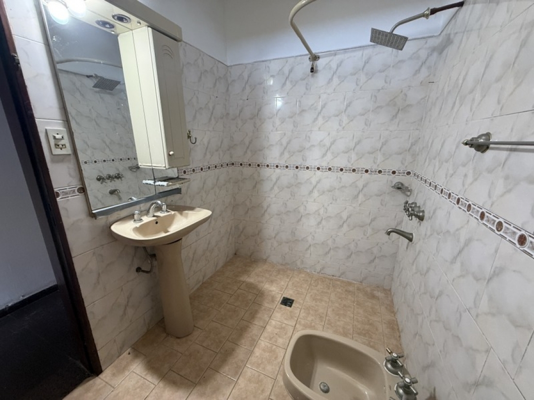 CASA EN VENTA 2 DORMITORIOS + LOCAL + GALP�N