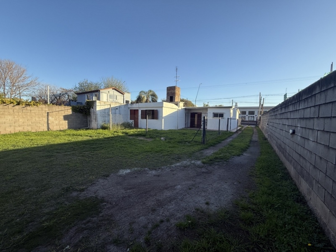CASA EN VENTA 2 DORMITORIOS + LOCAL + GALP�N