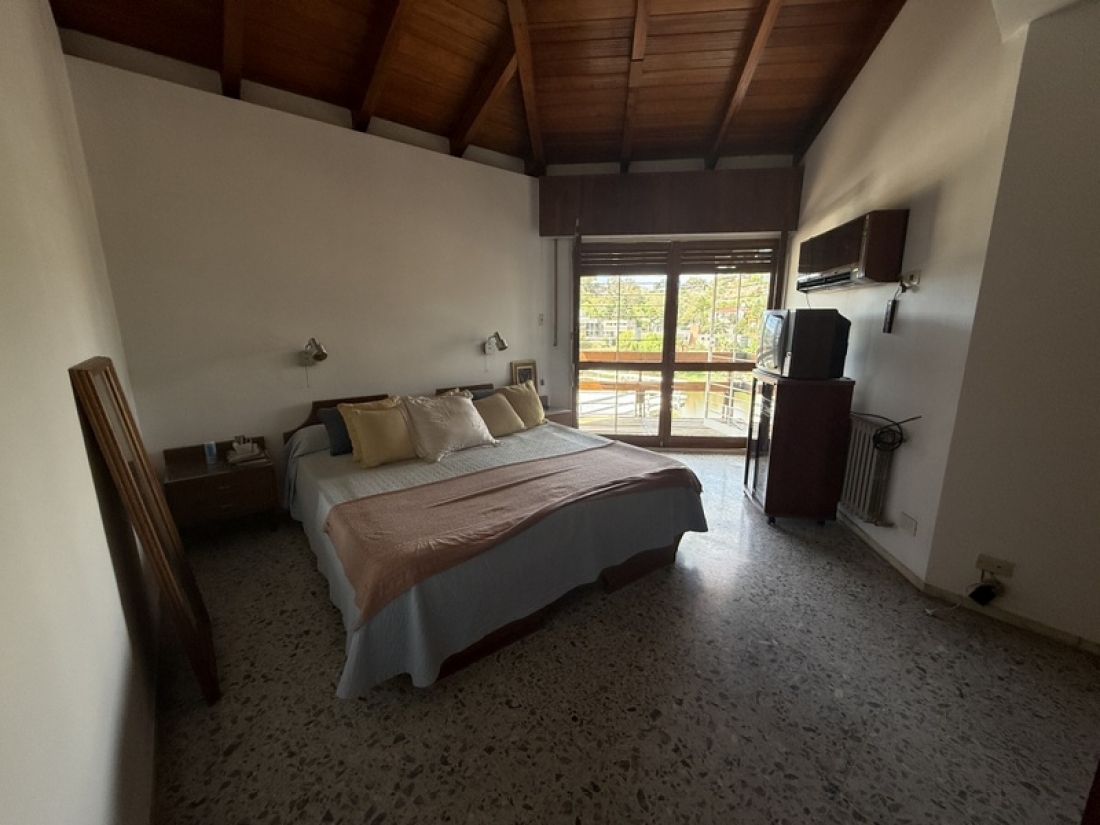 CASA EN VENTA - 1400 m2 - SALIDA DIRECTA AL LAGO | CARLOS PAZ