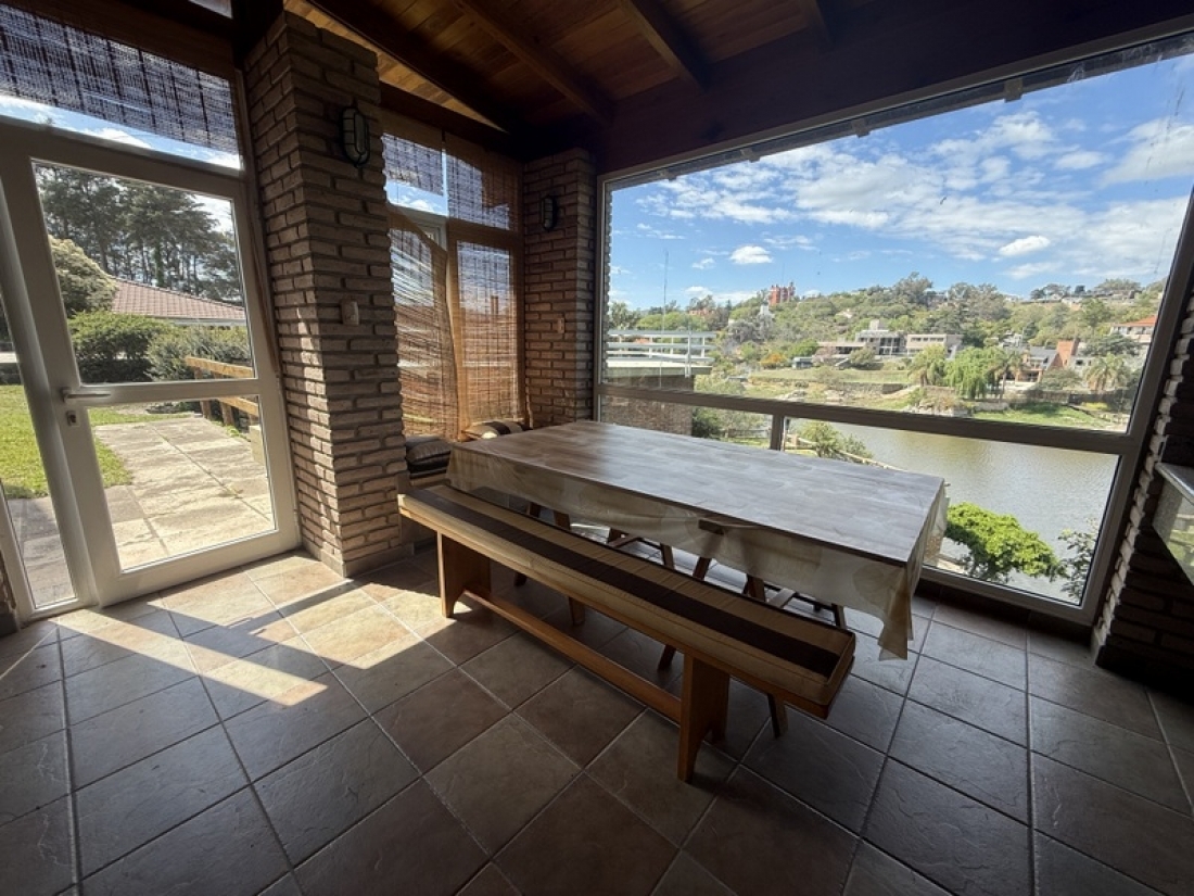 CASA EN VENTA - 1400 m2 - SALIDA DIRECTA AL LAGO | CARLOS PAZ