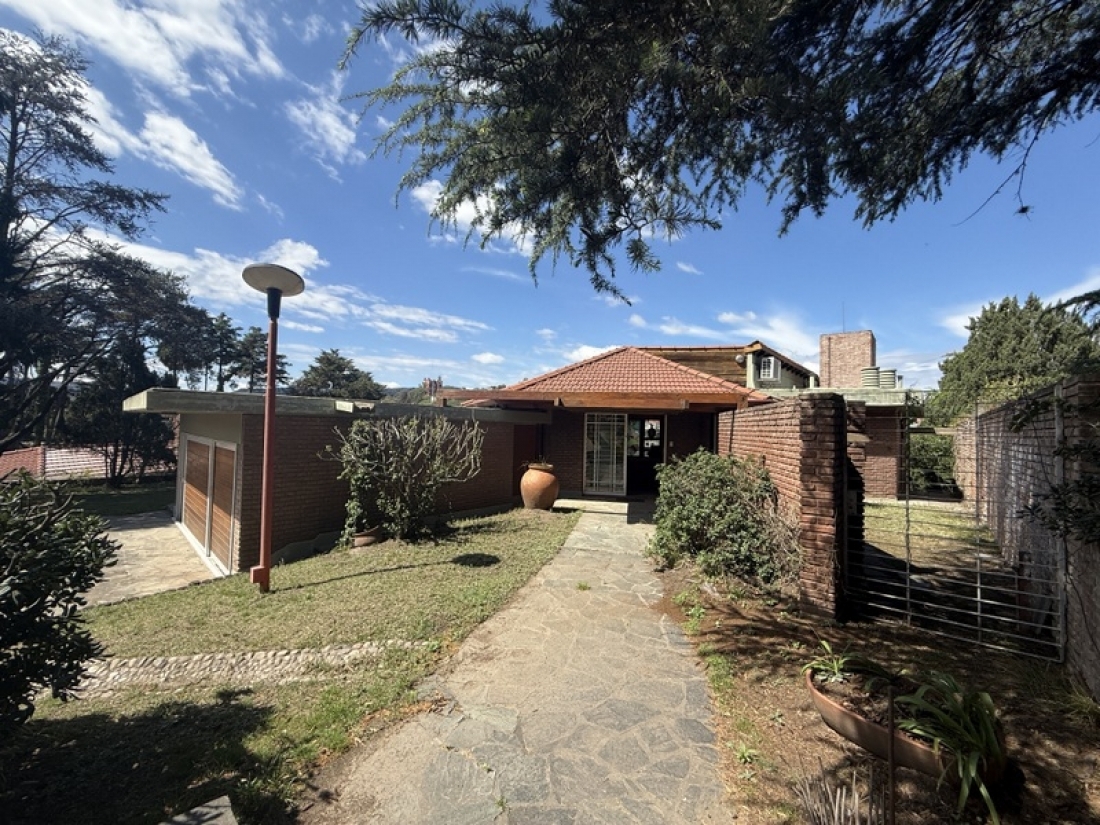 CASA EN VENTA - 1400 m2 - SALIDA DIRECTA AL LAGO | CARLOS PAZ