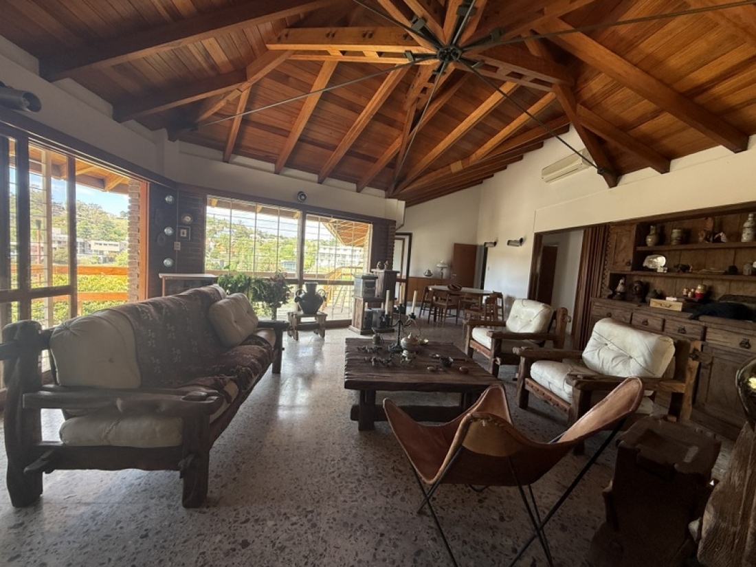 CASA EN VENTA - 1400 m2 - SALIDA DIRECTA AL LAGO | CARLOS PAZ