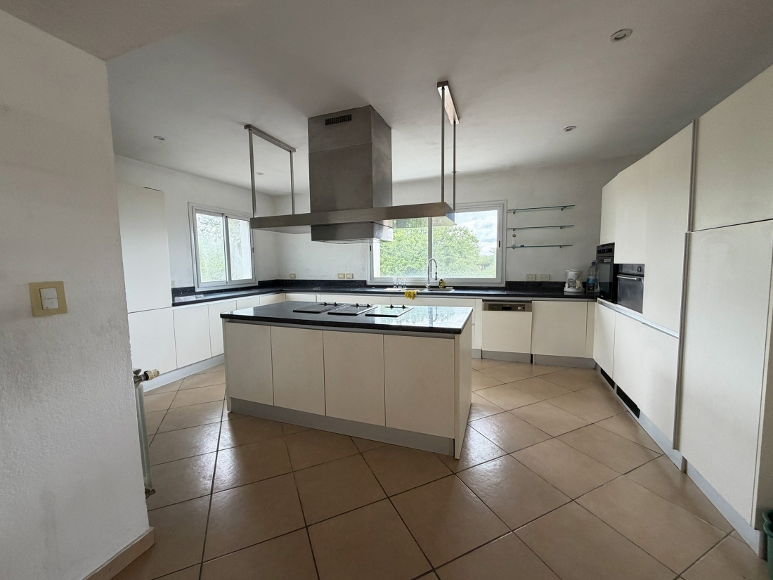 CASA EN VENTA | LA ESCONDIDA � FALDA DEL CARMEN | 8.000 m�