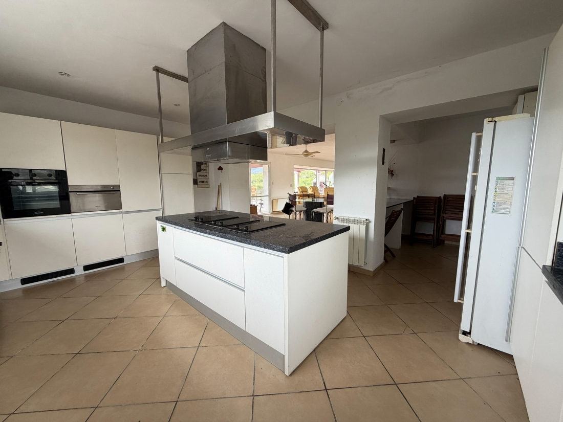 CASA EN VENTA | LA ESCONDIDA � FALDA DEL CARMEN | 8.000 m�