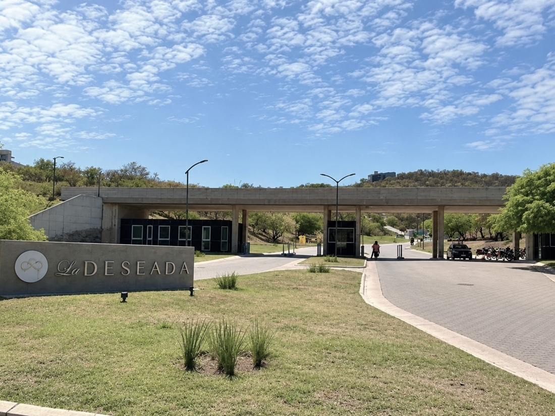 TERRENO EN VENTA EN LA DESEADA COUNTRY, LA CALERA | 1008 m�