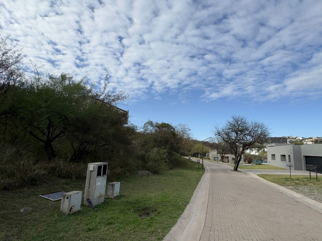 TERRENO EN VENTA EN LA DESEADA COUNTRY, LA CALERA | 1008 m�