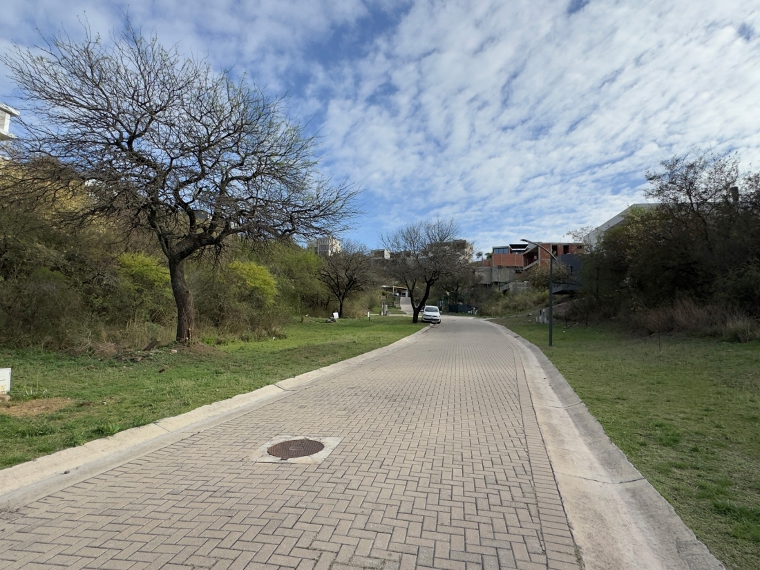 TERRENO EN VENTA EN LA DESEADA COUNTRY, LA CALERA | 1008 m�